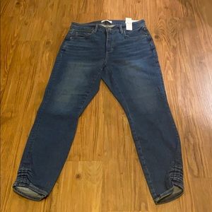 The loft size 10 curvy skinny crop jeans